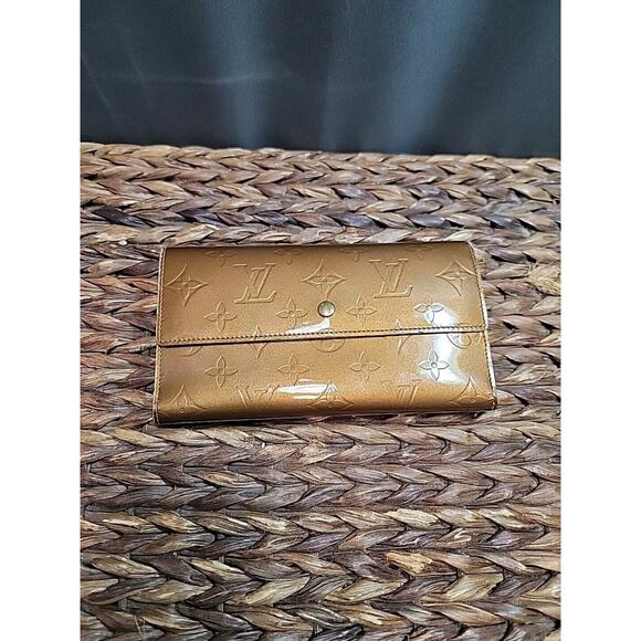 Louis Vuitton Vernis Sarah Wallet